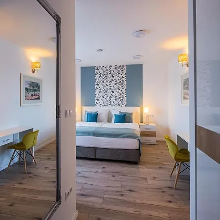 Fuered Centrum Panzio Oda ve Kahvaltı 4*