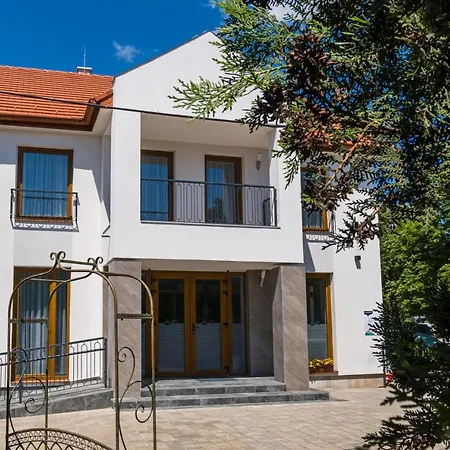 Nocleg ze śniadaniem Fuered Centrum Panzio