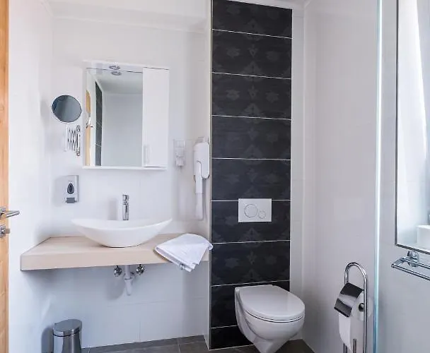 Fuered Centrum Panzio Bed & Breakfast 4*