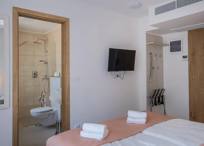 Nocleg ze śniadaniem Fuered Centrum Panzio 4*